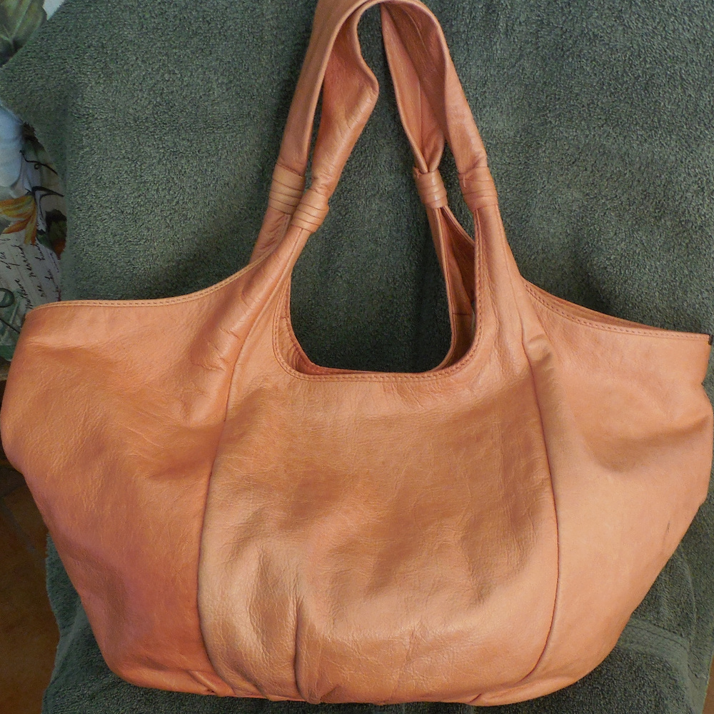 ELLIOTT LUCCA, SMOOTH LEATHER HOBO IN SALMON PINK